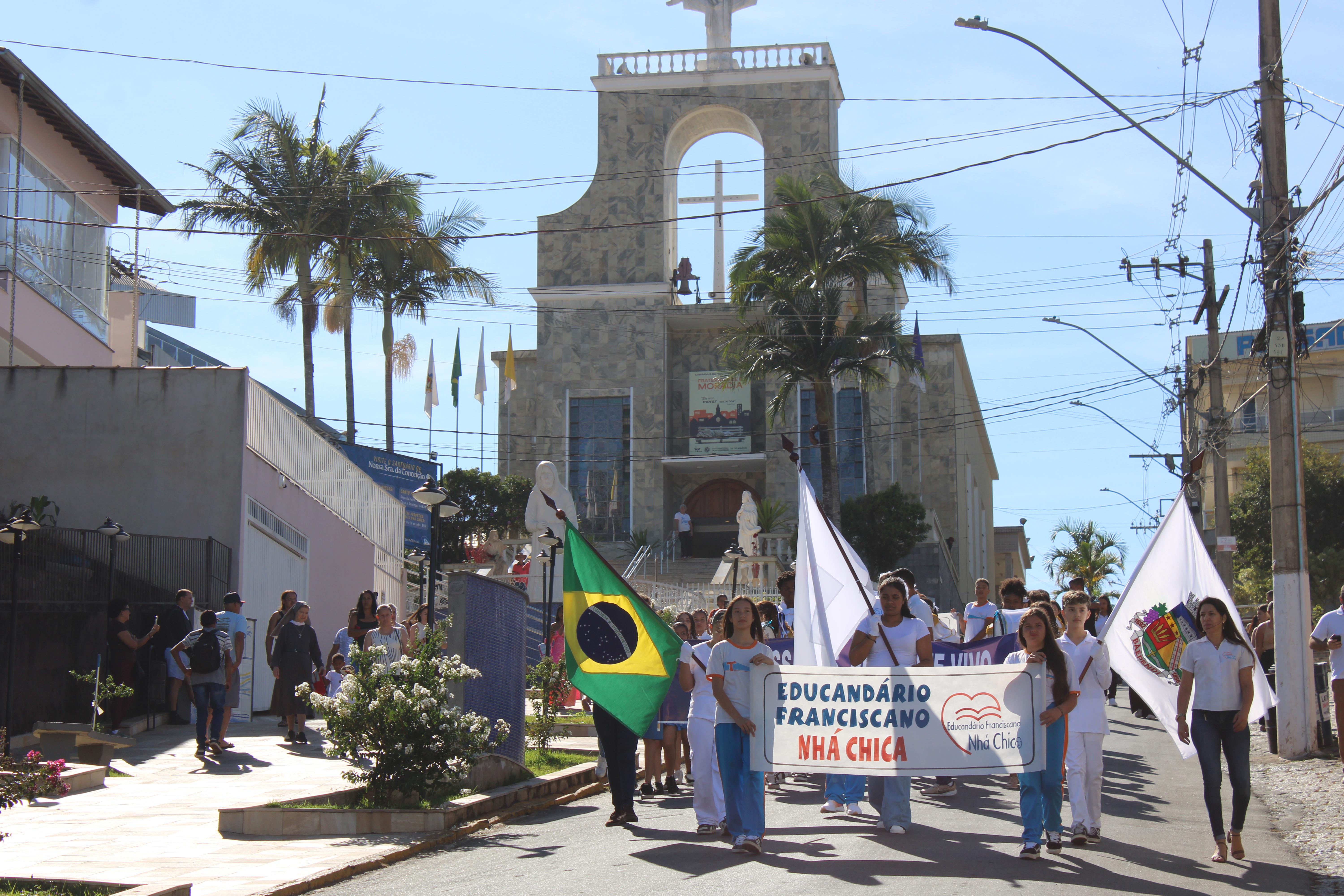 INC DESFILA COMEMORANDO OS 170 ANOS DE EMANCIPAÇÃO POLÍTICO-ADMINISTRATIVA DE BAEPENDI