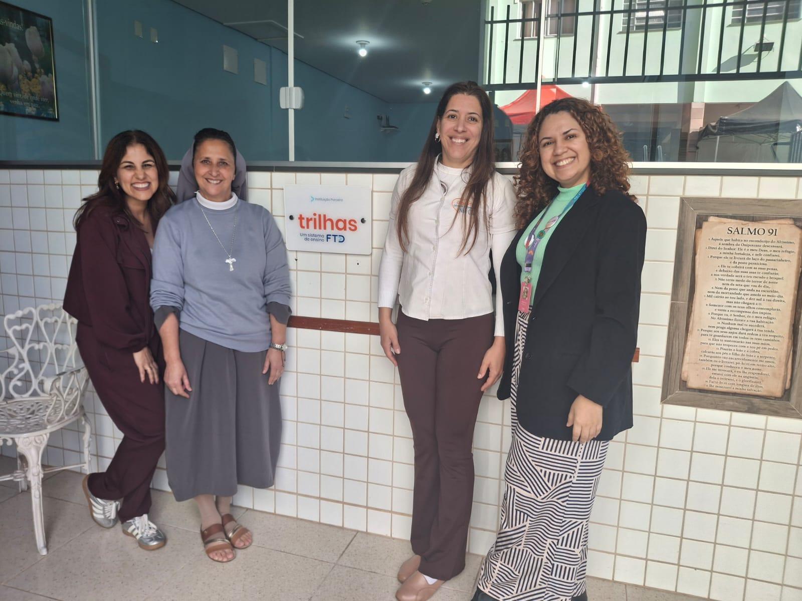 VISITA DAS CONSULTORAS DE NOSSO MATERIAL DIDÁTICO FTD