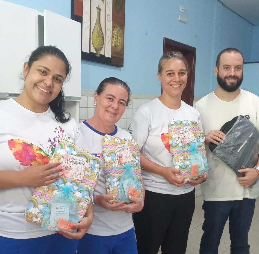 VALORIZAR QUEM EDUCA É RECONHECER QUEM TRANSFORMA O FUTURO!